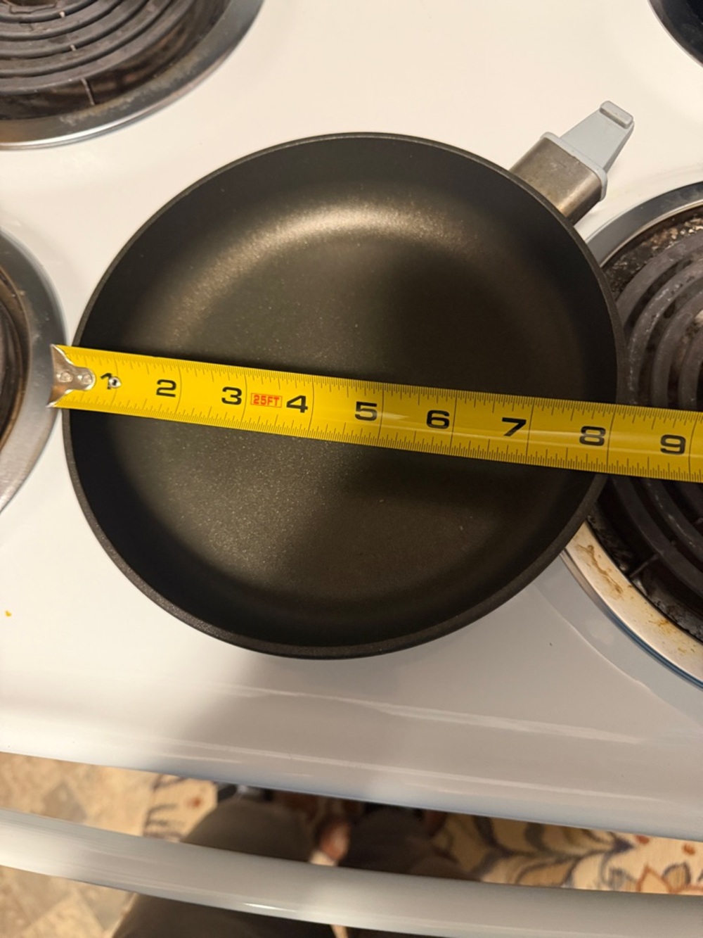 Pampered Chef Black 8in frying pan  with Soft-Touch Handle - Picture 4 of 4
